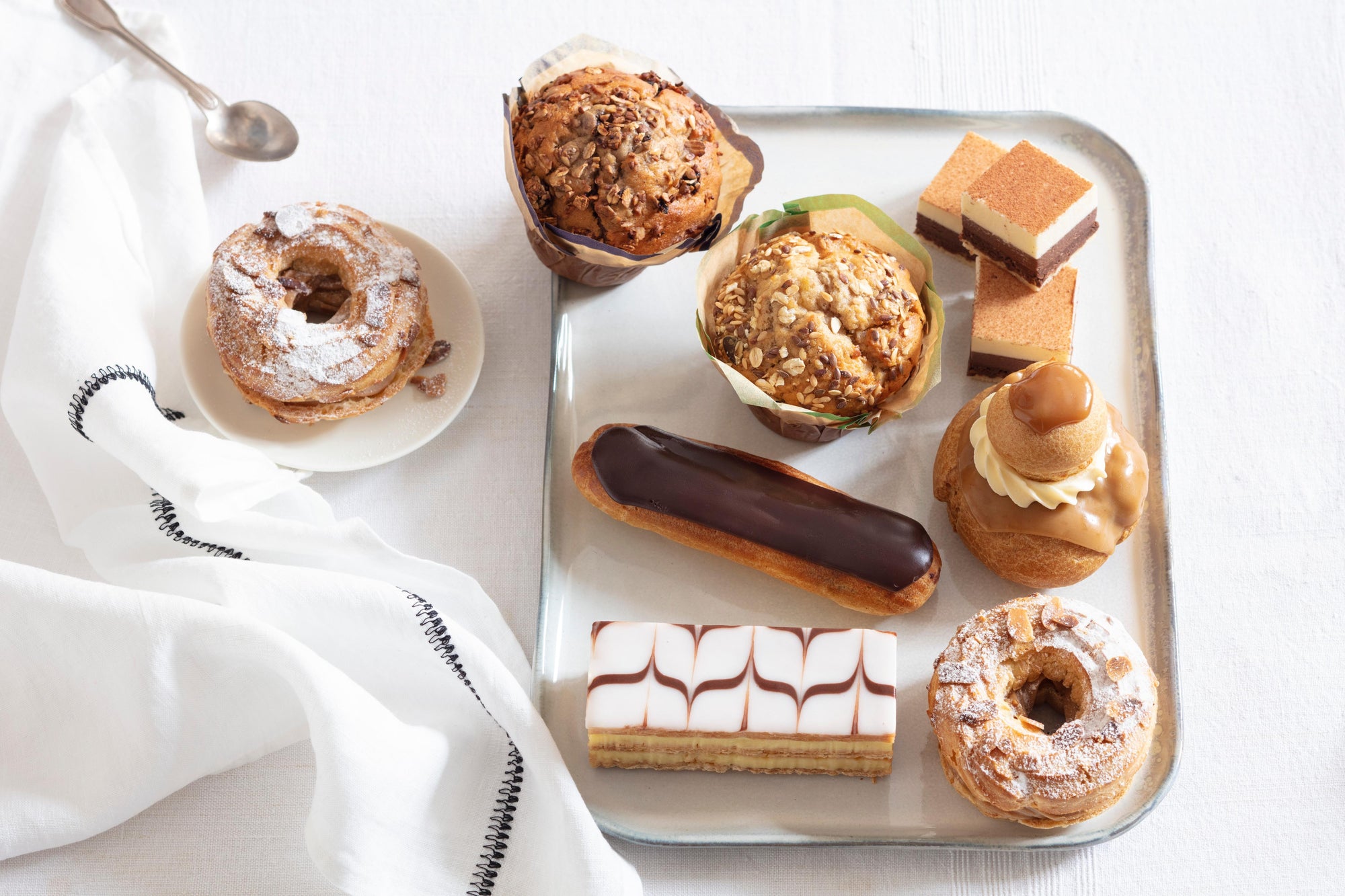 Delicious patisserie selections available at Delifrance Singapore Wholesale.  Enjoy pastries such as eclair, layer cakes and choux pastry.